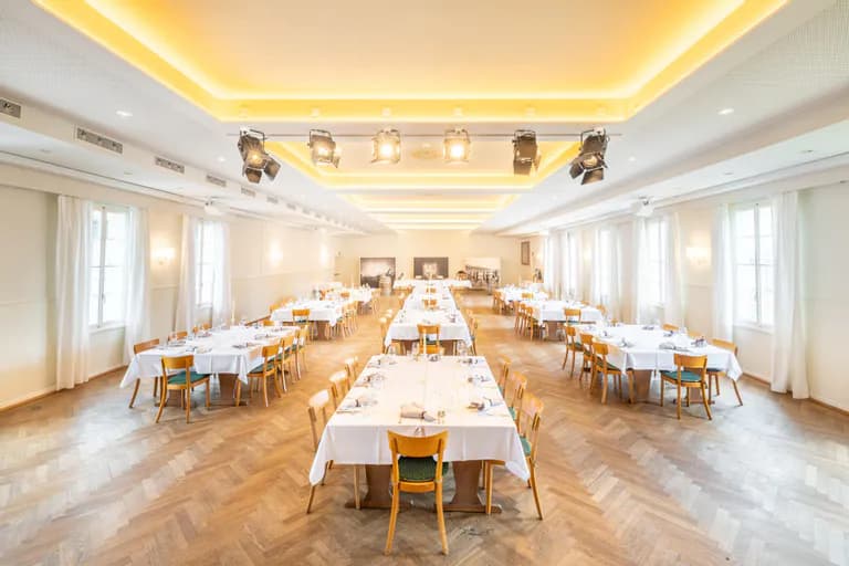 Drei Könige Entlebuch Saal mit Tischen für Hochzeit